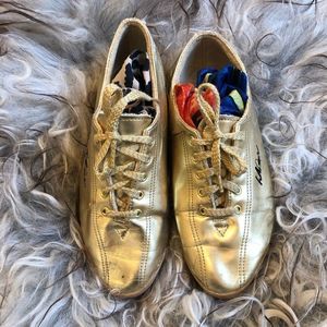 Vtg gold LA gear sneakers